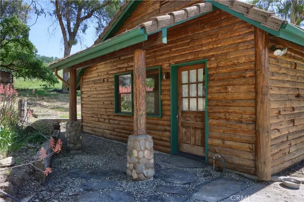 a view of a water fountain in a yard