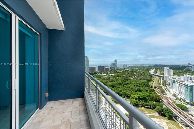 $395,000 | 60 Southwest 13th Street, Unit 2609, Miami, FL 33130