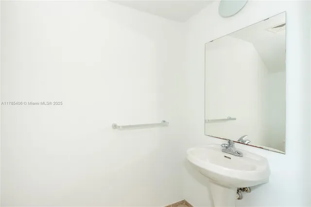$395,000 | 60 Southwest 13th Street, Unit 2609, Miami, FL 33130