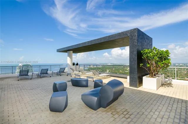 $395,000 | 60 Southwest 13th Street, Unit 2609, Miami, FL 33130