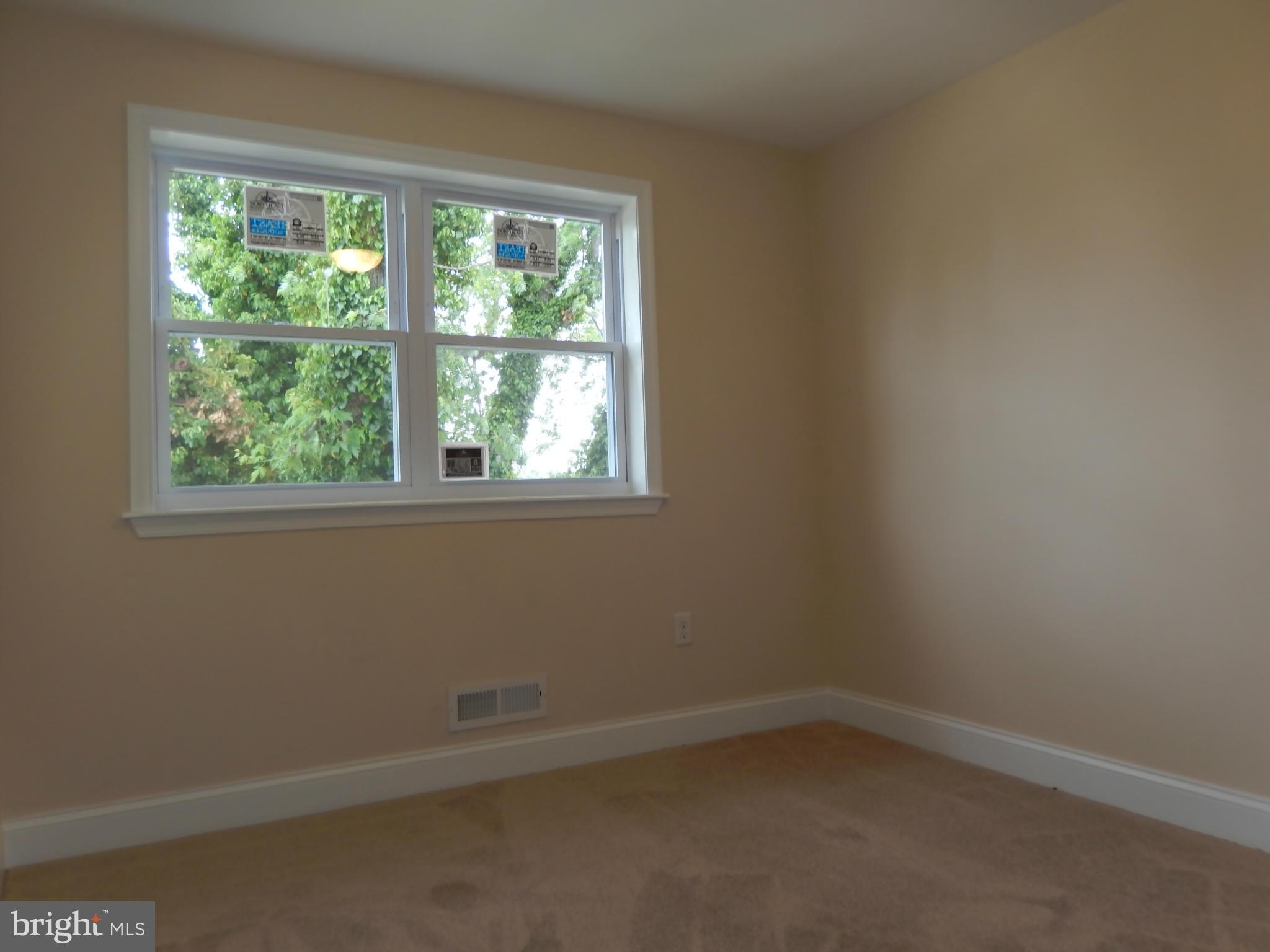 622 Charraway Road Baltimore, MD 21229 - Photo 17 of 28 an empty room with a window