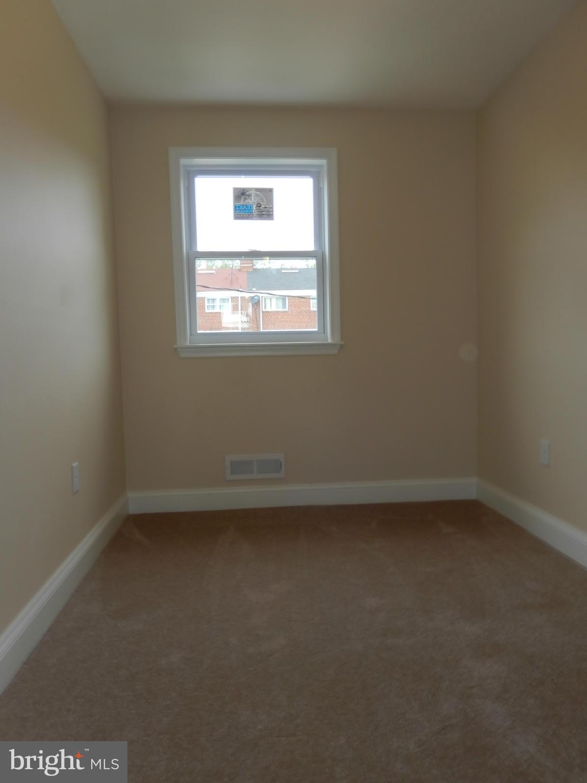 622 Charraway Road Baltimore, MD 21229 - Photo 19 of 28 an empty room with a window