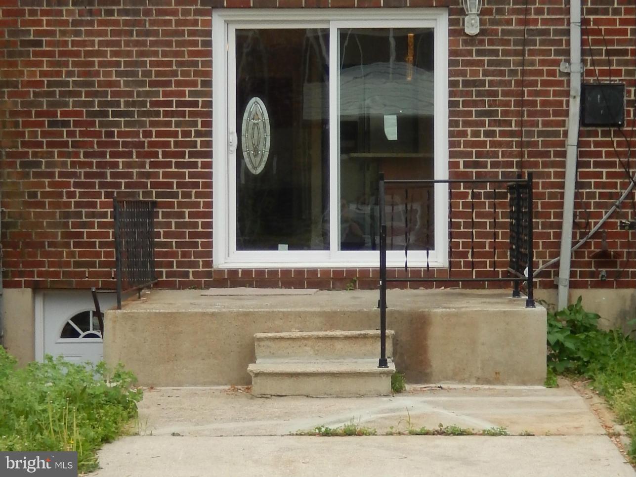 622 Charraway Road Baltimore, MD 21229 - Photo 26 of 28 a front view of a house with a garden