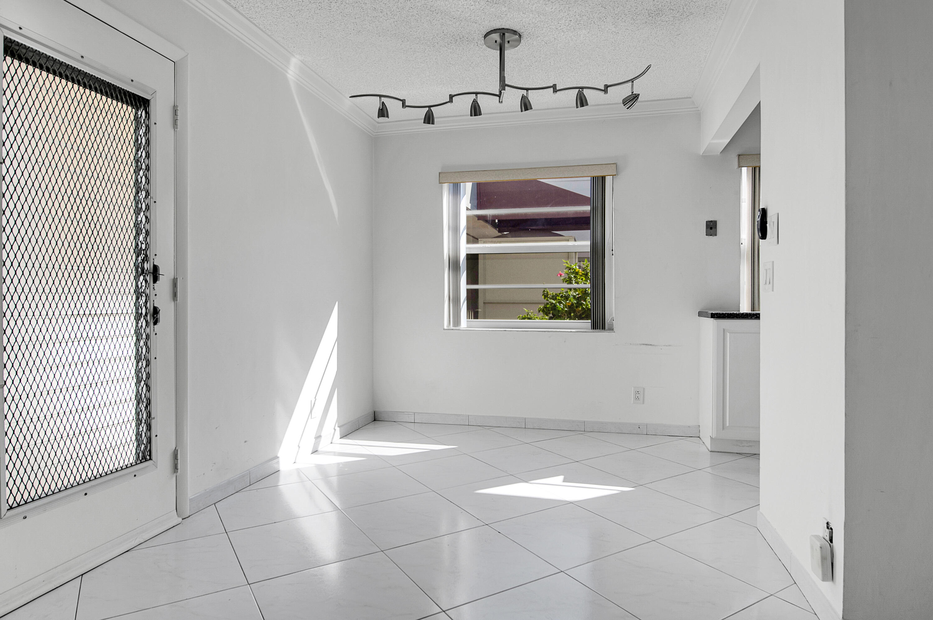 567 Normandy L, Unit 567 Delray Beach, FL 33484 - Photo 11 of 38 Dining Room
