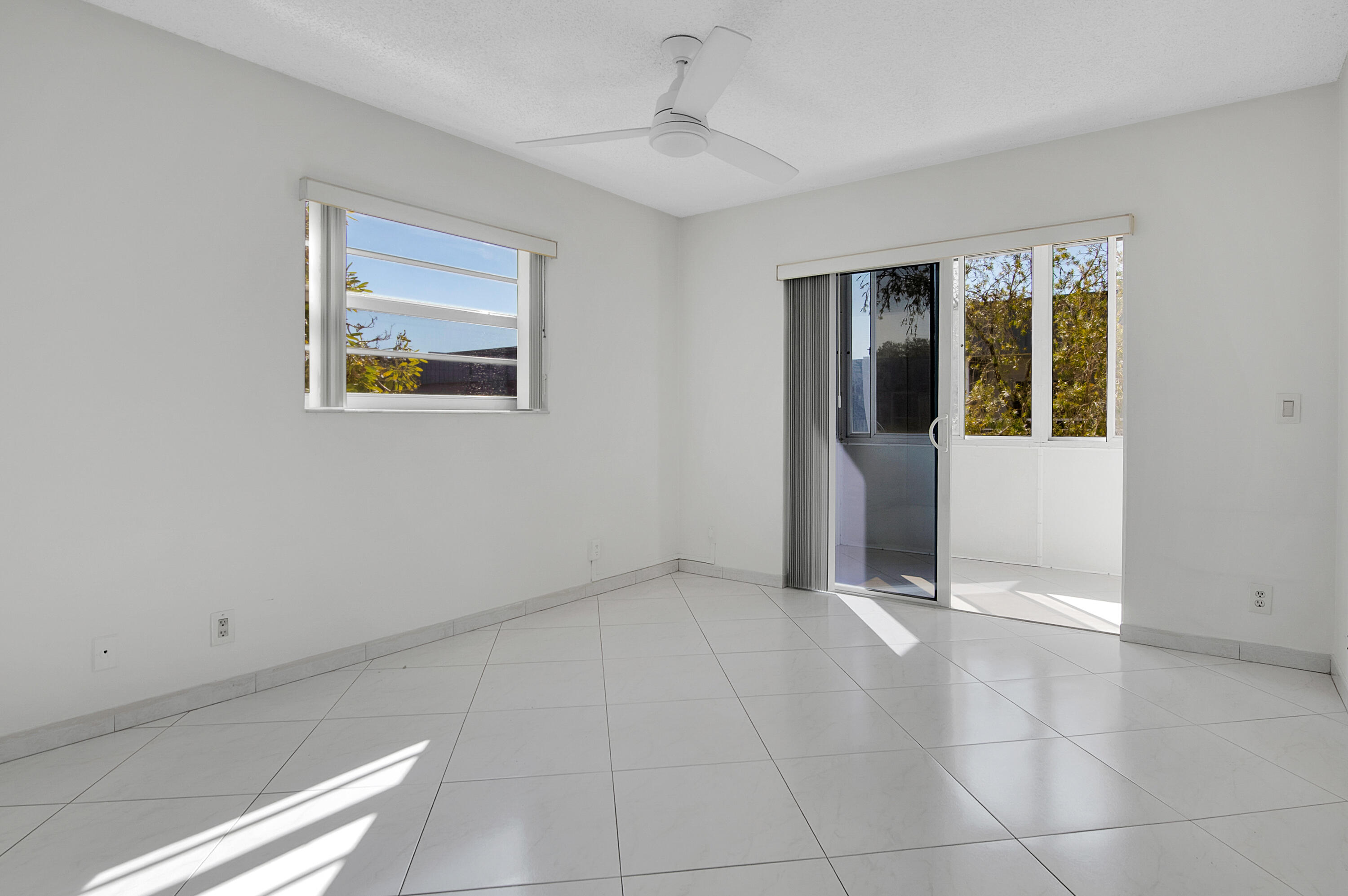 567 Normandy L, Unit 567 Delray Beach, FL 33484 - Photo 13 of 38 2nd Bedroom