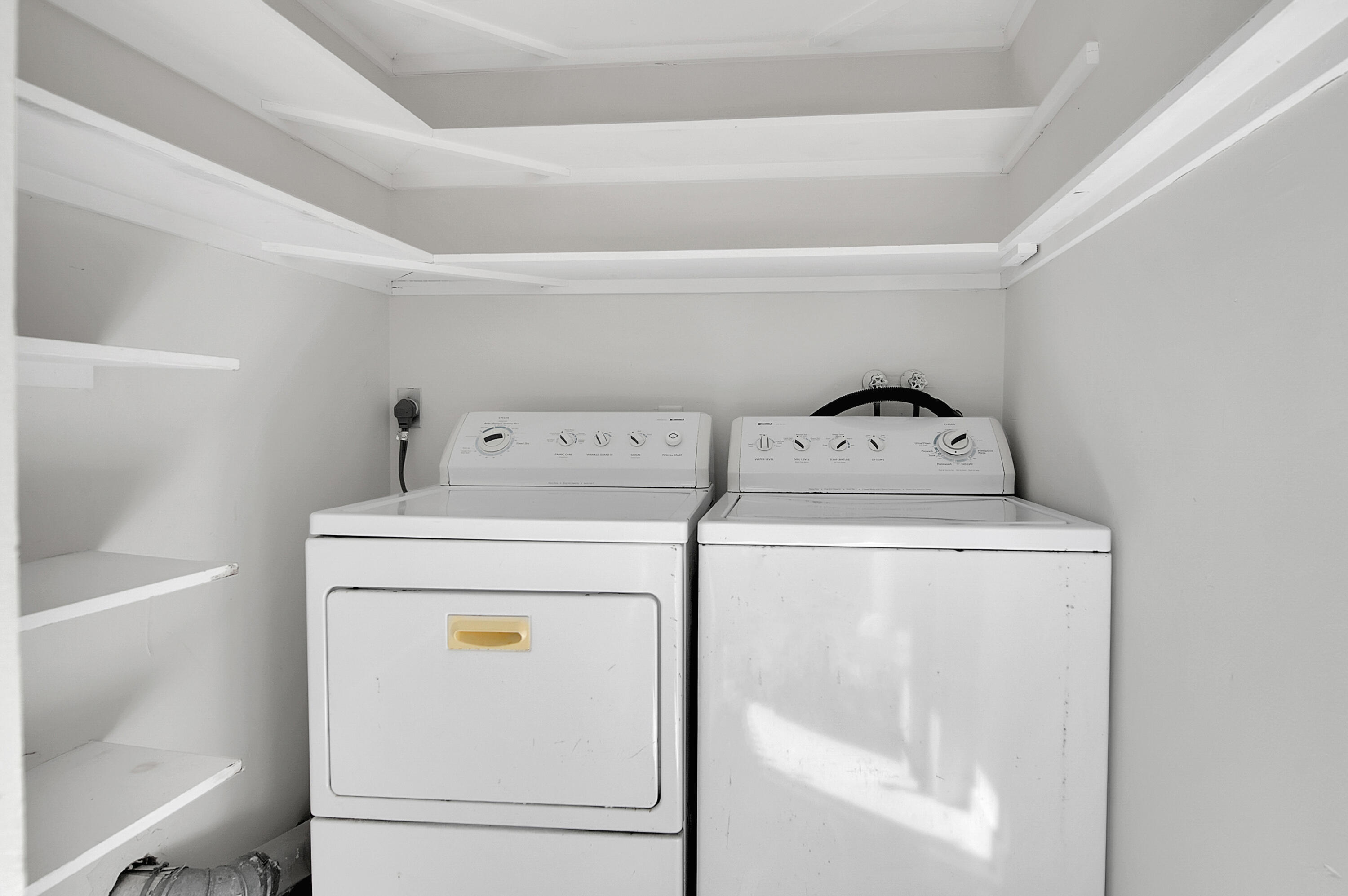 567 Normandy L, Unit 567 Delray Beach, FL 33484 - Photo 17 of 38 Laundry