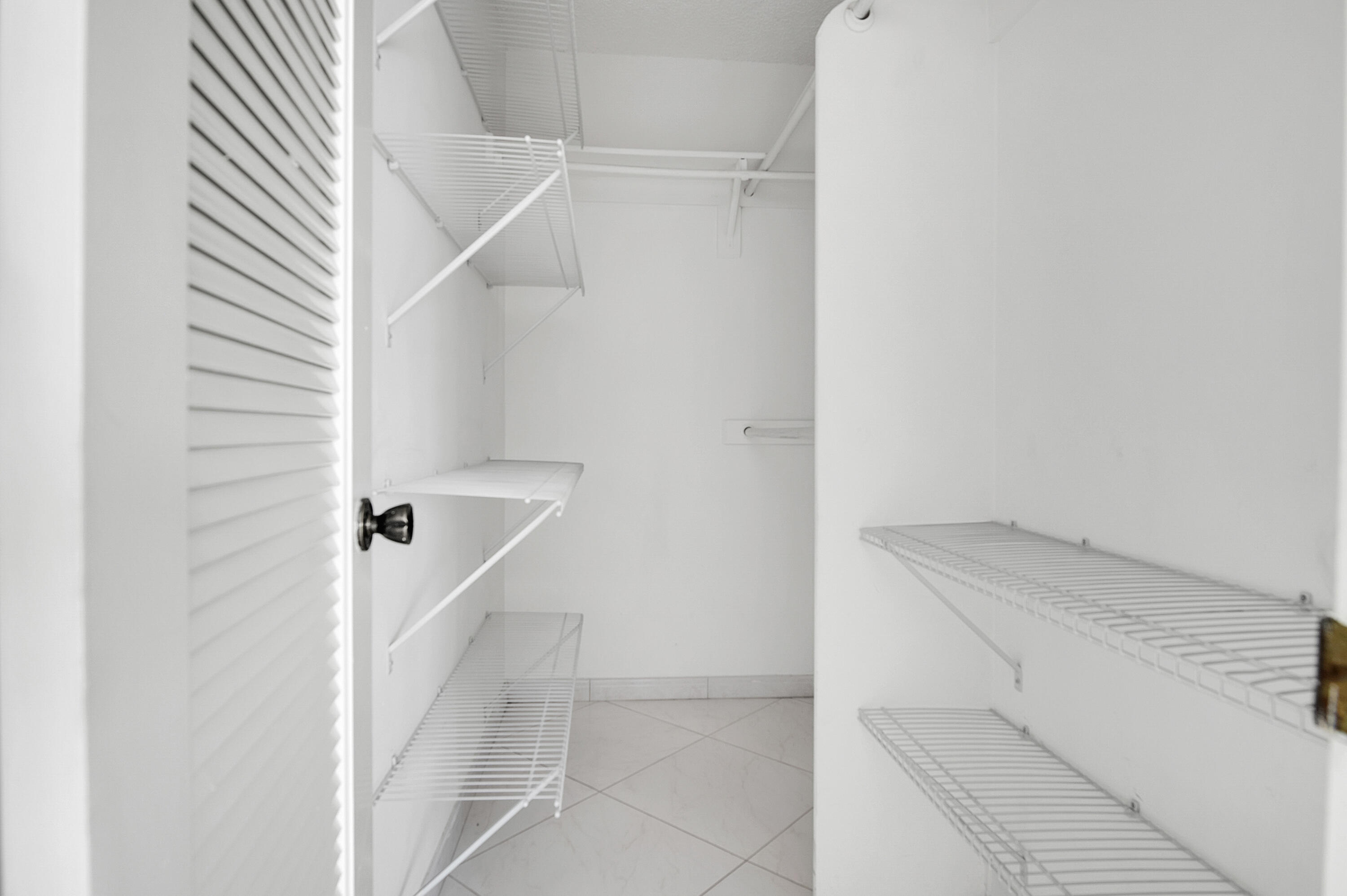 567 Normandy L, Unit 567 Delray Beach, FL 33484 - Photo 20 of 38 Primary Closet