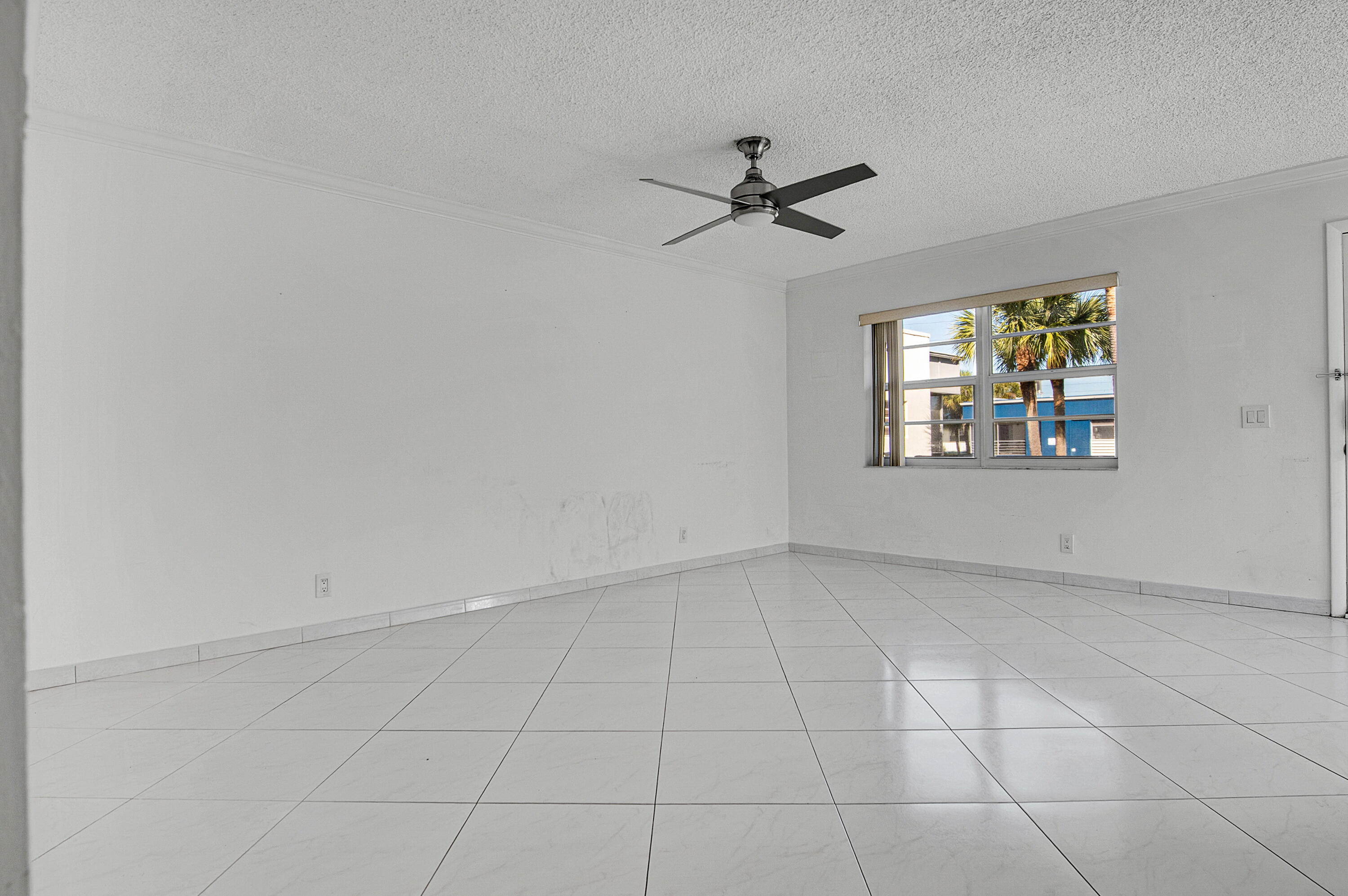 567 Normandy L, Unit 567 Delray Beach, FL 33484 - Photo 4 of 38 Living Room