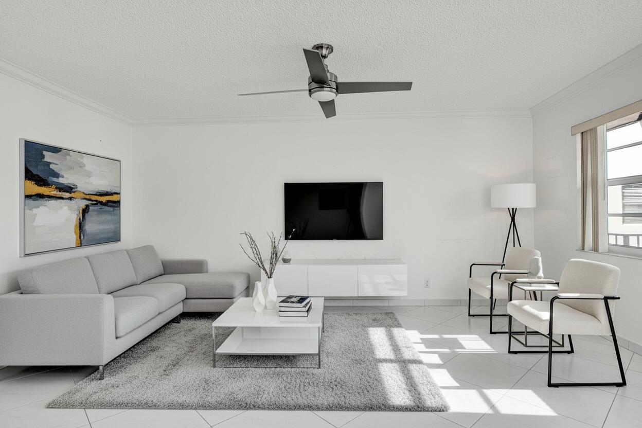 567 Normandy L, Unit 567 Delray Beach, FL 33484 - Photo 6 of 38 Living Room