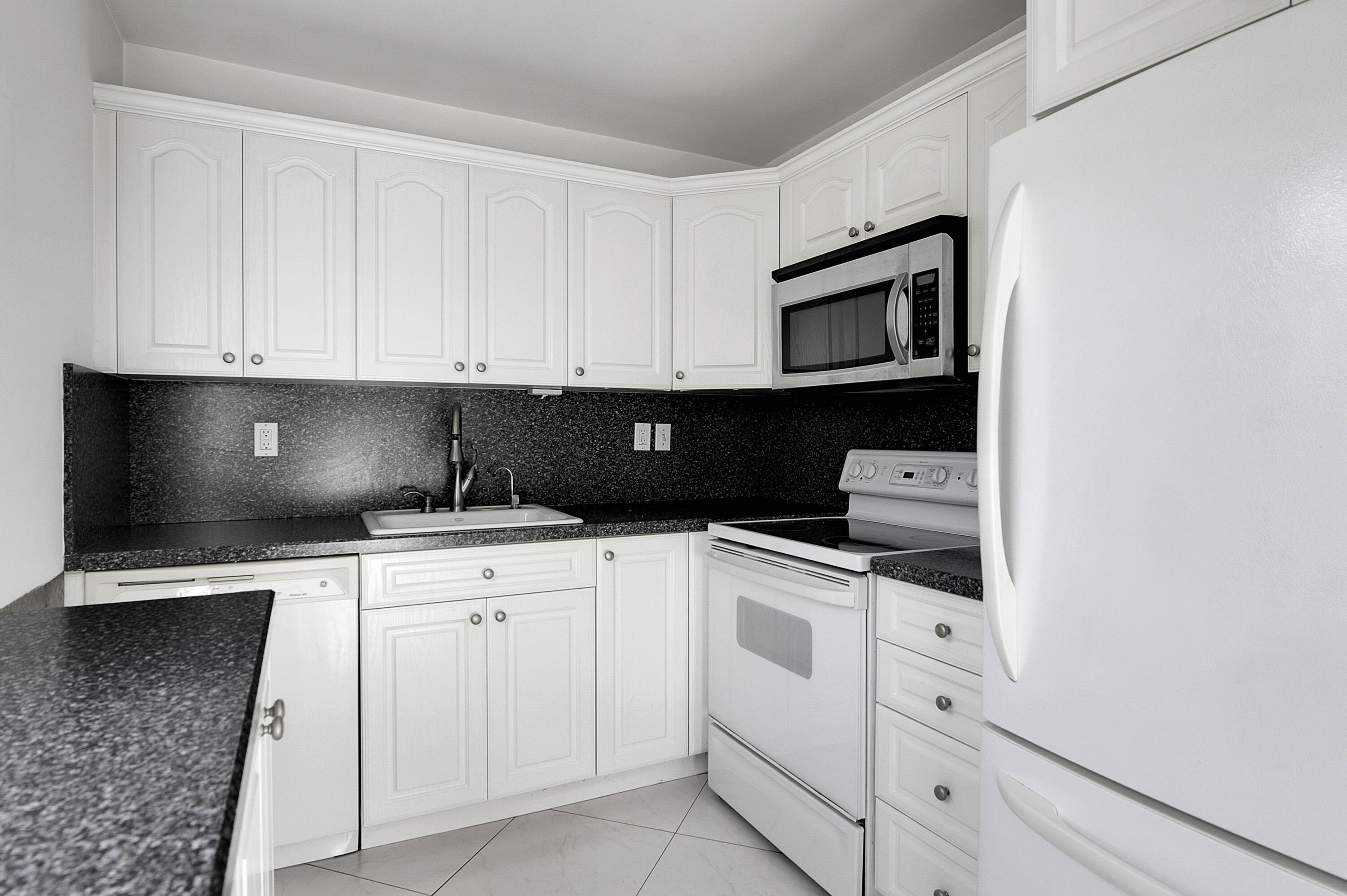 567 Normandy L, Unit 567 Delray Beach, FL 33484 - Photo 8 of 38 Kitchen