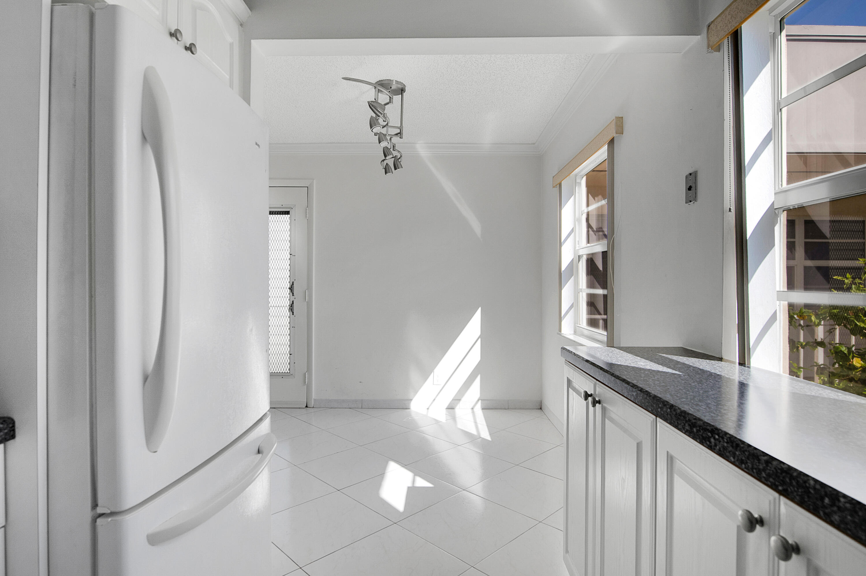 567 Normandy L, Unit 567 Delray Beach, FL 33484 - Photo 10 of 38 Kitchen Eat In Area