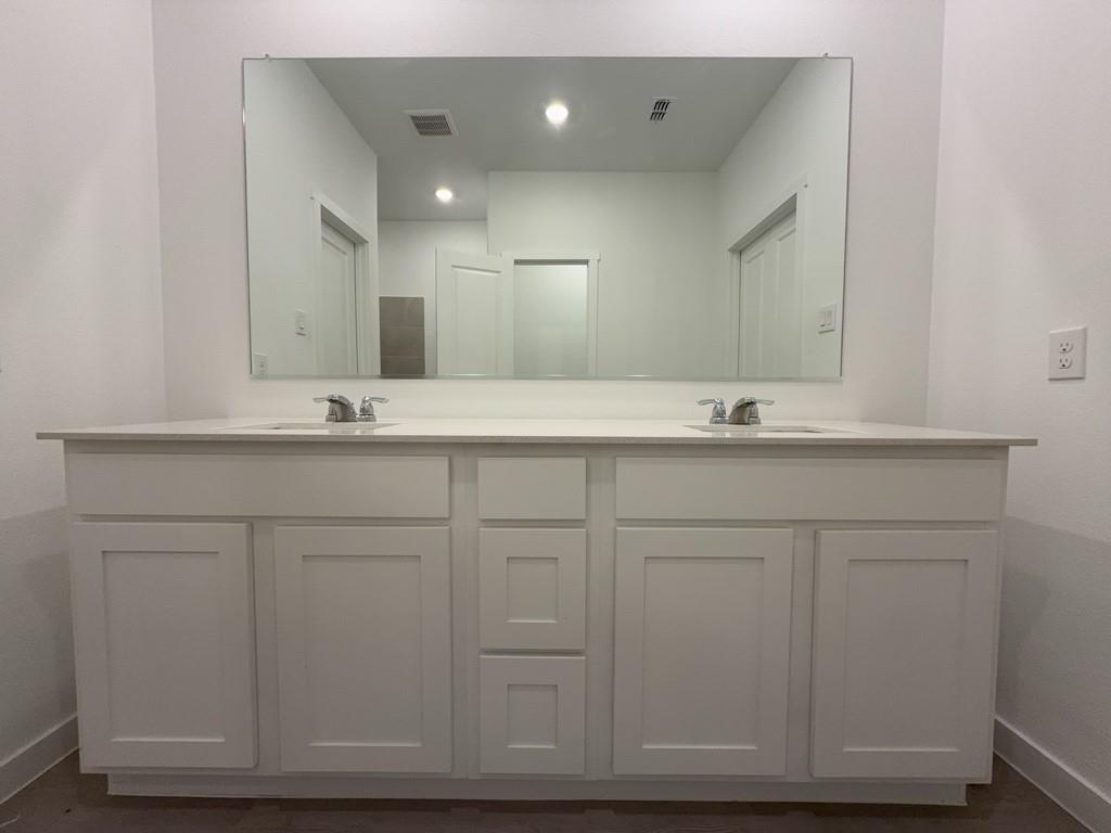 537 Ml Trce Way Princeton, TX 75407 - Photo 17 of 40 a bathroom with a sink vanity and a mirror