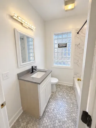 $2,500 | 5518 West Melrose Street, Unit 2, Chicago, IL 60641