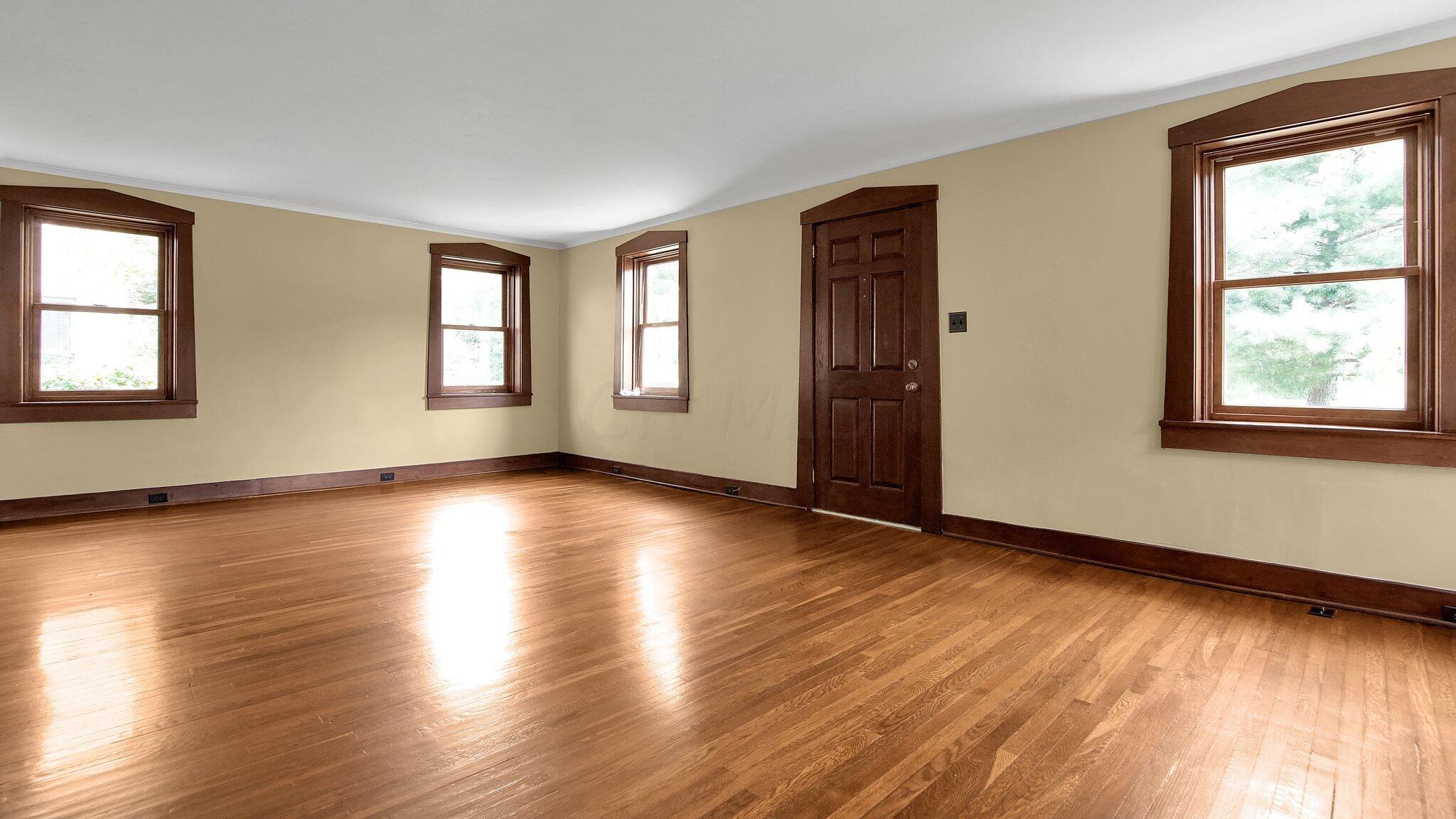 8069 Flint Road Columbus, OH 43235 - Photo 21 of 75 Living Room