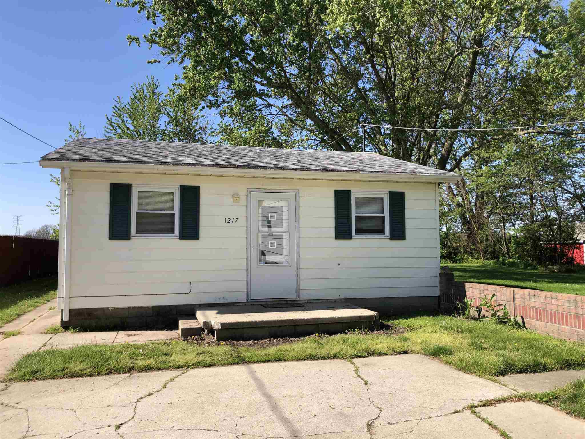 1217 Zartman Road Kokomo, IN 46902 - Photo 2 of 15 Gallery Image 2