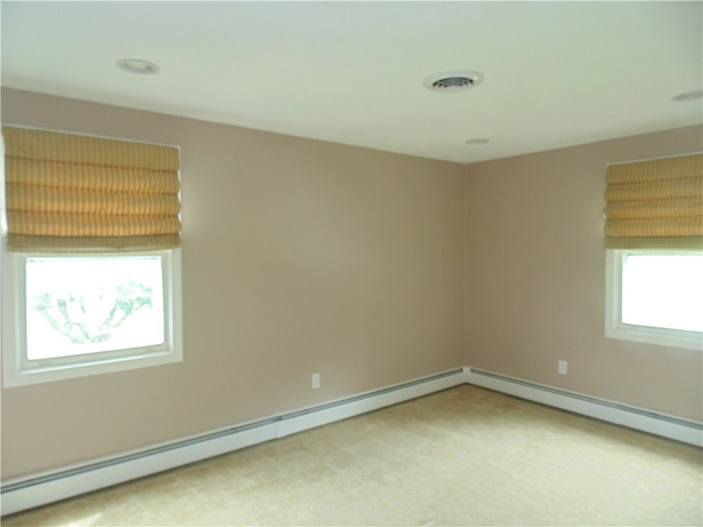 27 Azalea Court Cranston, RI 02921 - Photo 11 of 17 Gallery Image 11