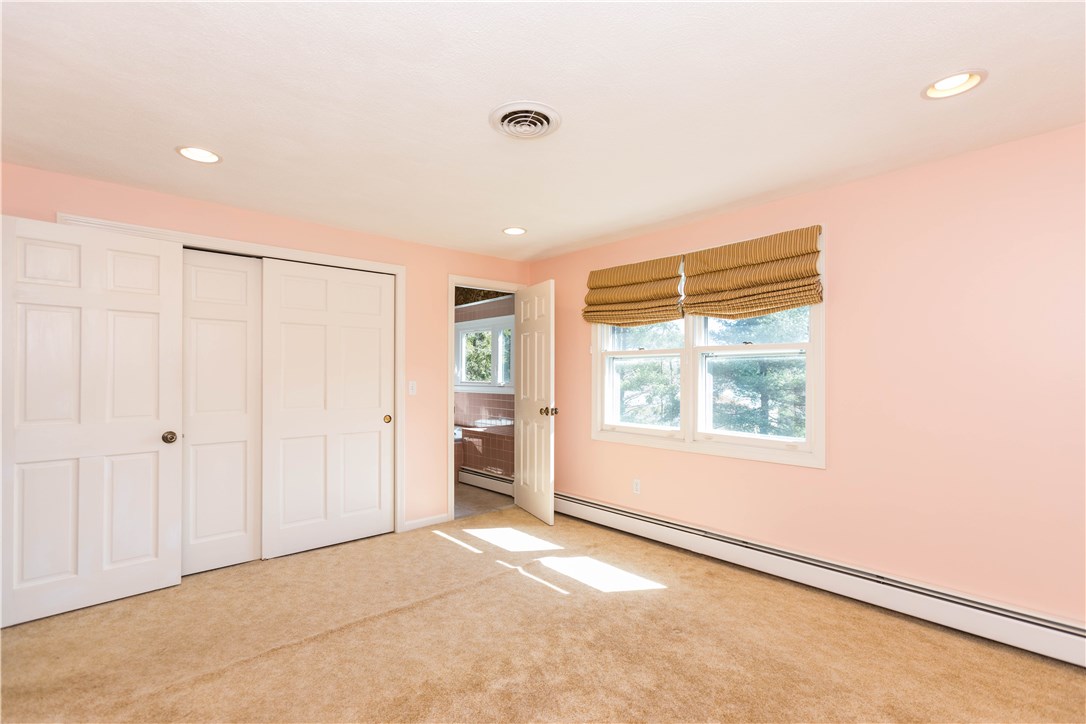 27 Azalea Court Cranston, RI 02921 - Photo 8 of 17 Gallery Image 8