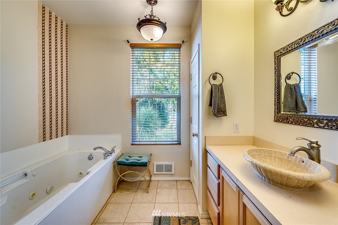 2745 Northeast Strand Road Bremerton, WA 98311 - Photo 14 of 25 Gallery Image 14