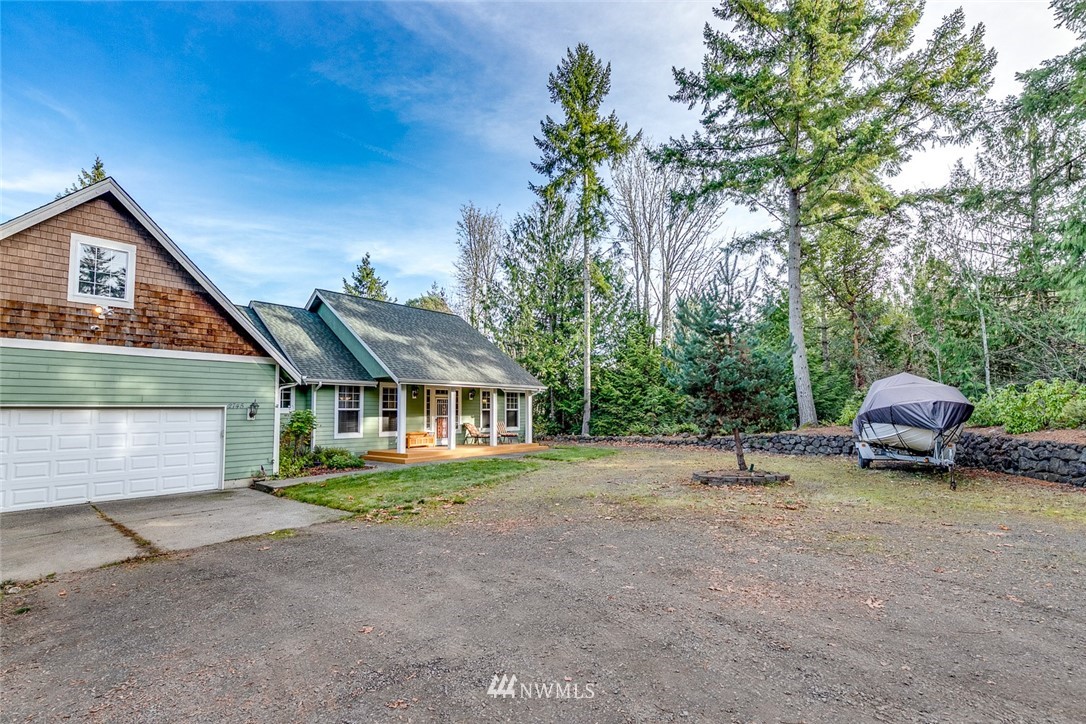 2745 Northeast Strand Road Bremerton, WA 98311 - Photo 4 of 25 Gallery Image 4