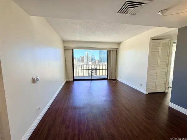 $2,700 | 225 Queen Street, Unit 14B, Honolulu, HI 96813