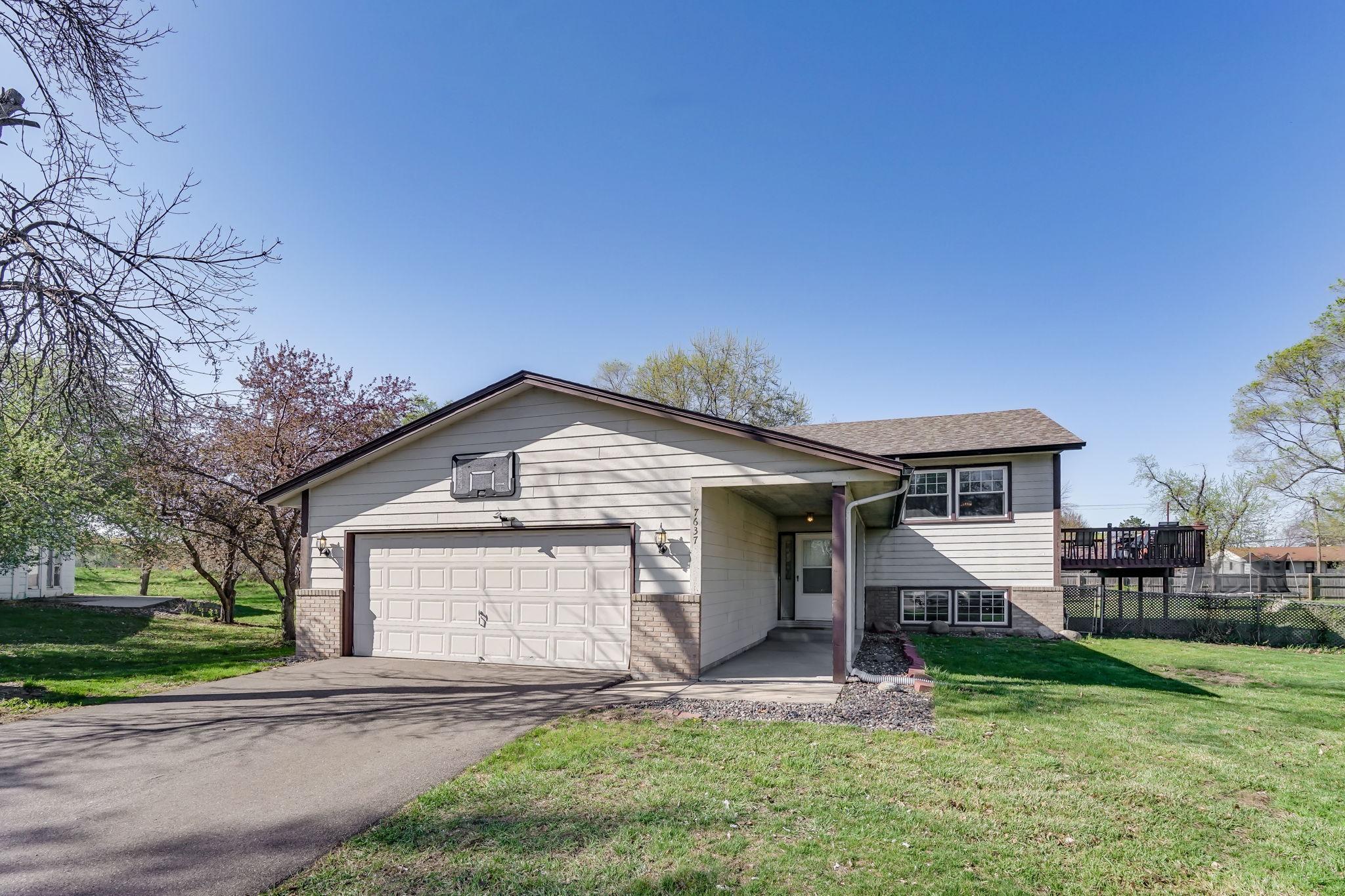 7637 Fairfield Road Brooklyn Park, MN 55444 - Photo 2 of 36