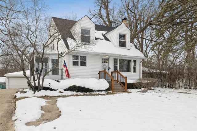 $325,000 | 215 Indian Trail, Lake In The Hills, IL 60156