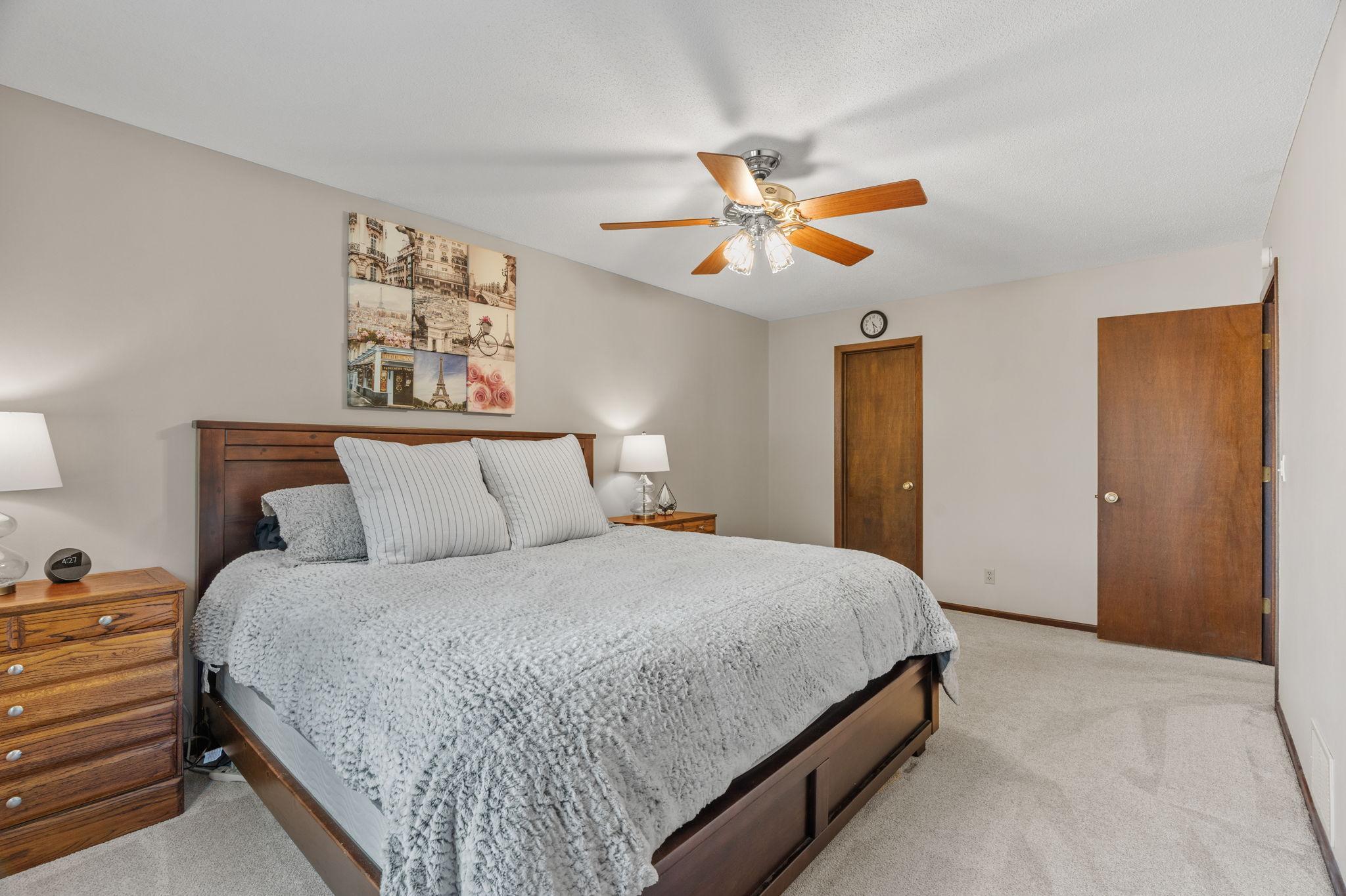 4656 Ridge Cliff Drive Eagan, MN 55122 - Photo 9 of 20