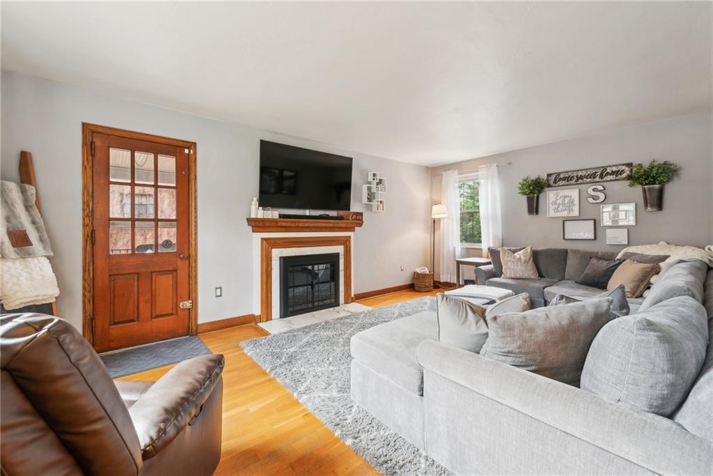 2324 Collins Road Pittsburgh, PA 15235 - Photo 4 of 31 Gallery Image 4