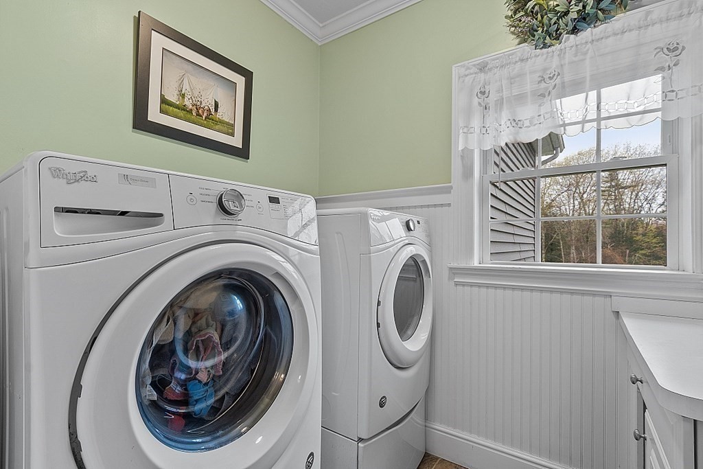 64 Walnut Street Rutland, MA 01543 - Photo 7 of 40 a utility room with dryer and washer