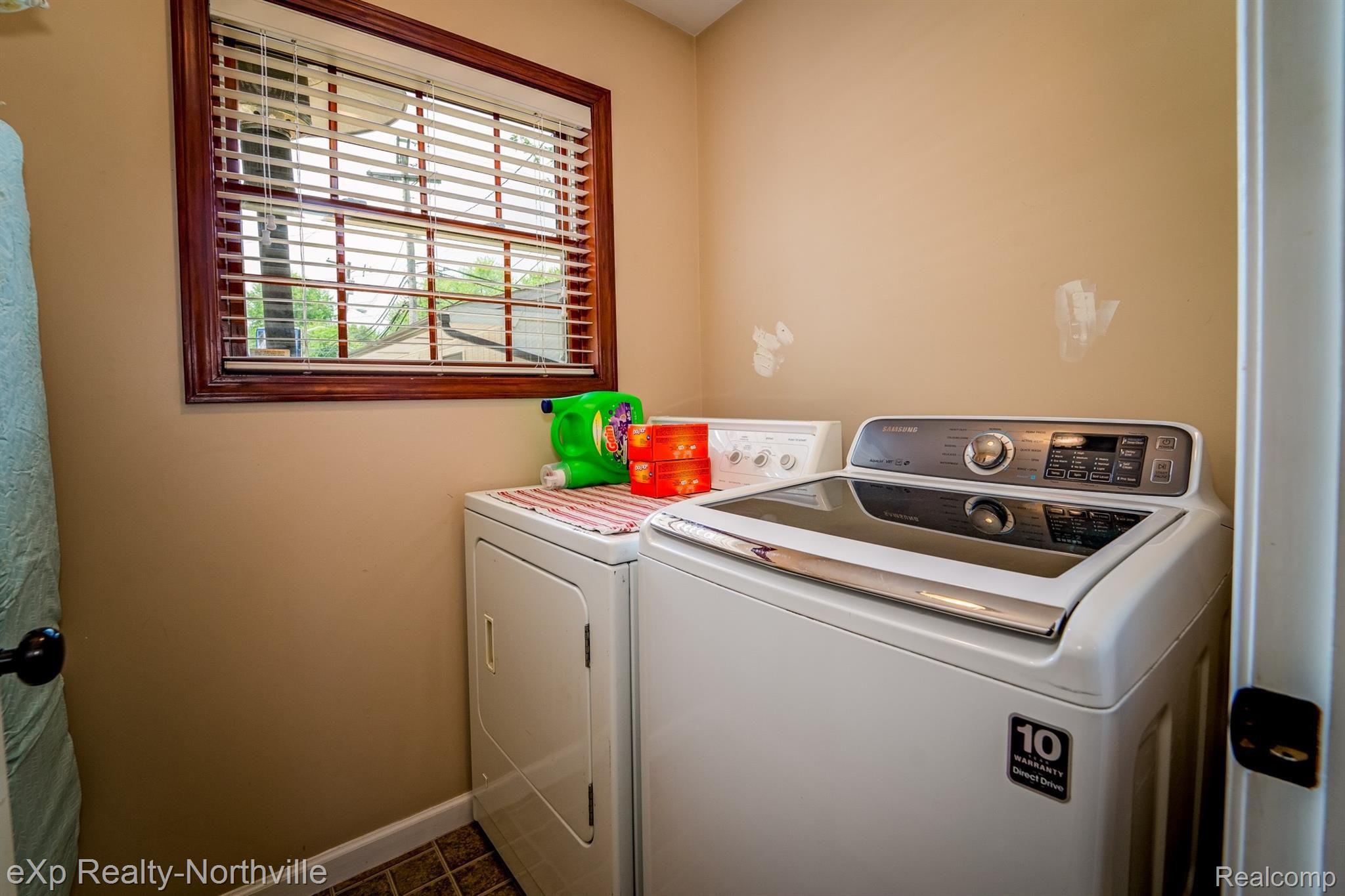 14038 Beech Daly Road Taylor, MI 48180 - Photo 19 of 38 14038 Beech Daly-33.jpg