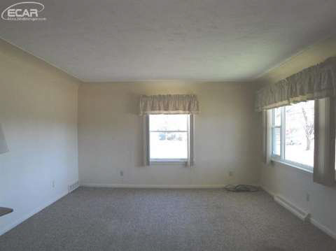 6499 East Atherton Road Burton, MI 48519 - Photo 6 of 21 20432884-5.JPG