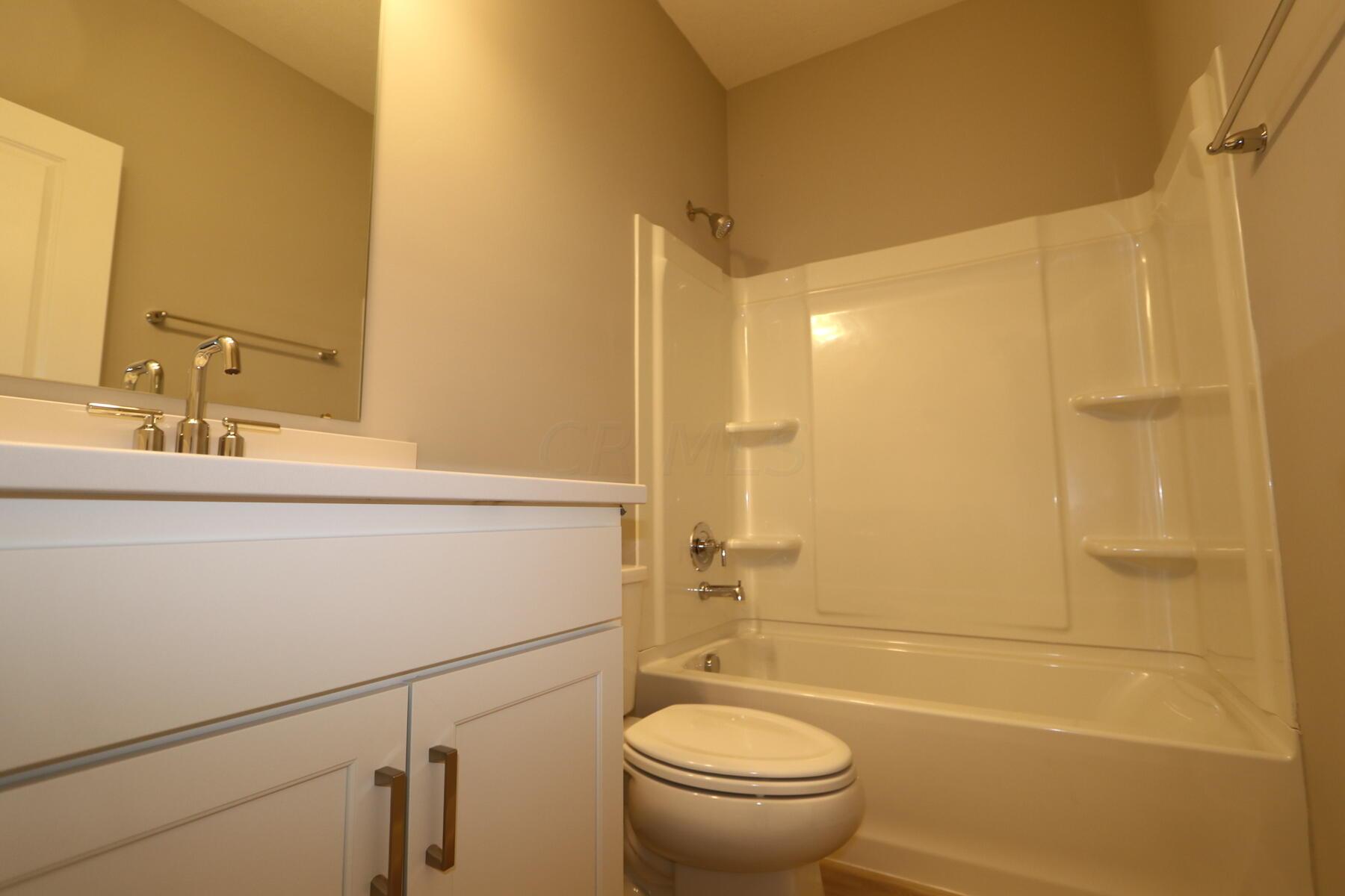 3116 McKinney Road Grove City, OH 43123 - Photo 4 of 15 Bathroom