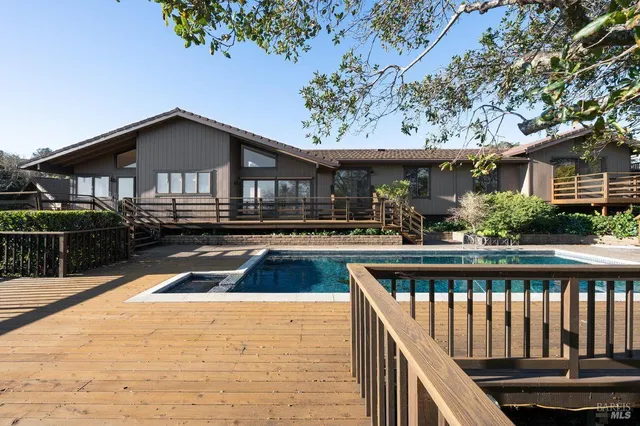 $1,595,000 | 120 Cabro Court, Novato, CA 94947