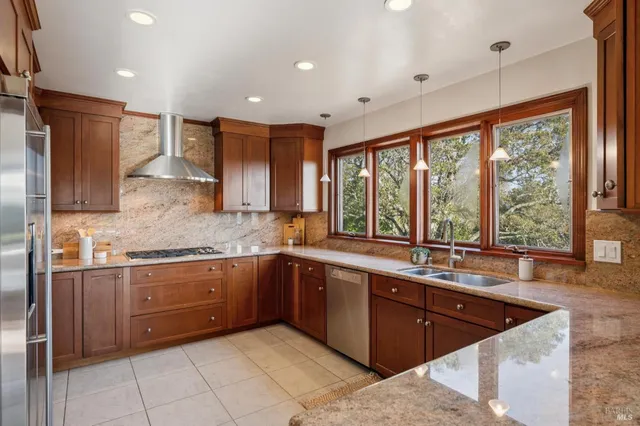 $1,595,000 | 120 Cabro Court, Novato, CA 94947