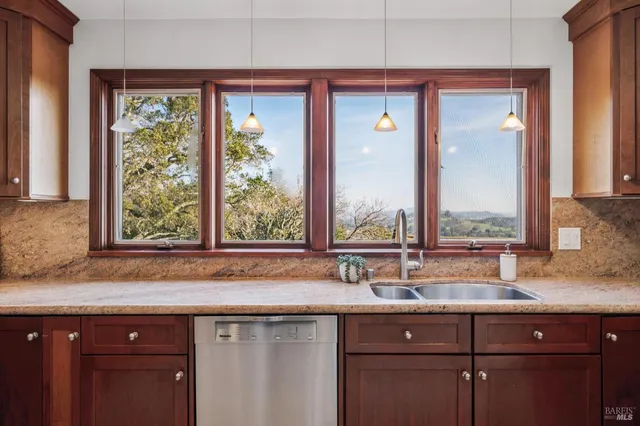$1,595,000 | 120 Cabro Court, Novato, CA 94947