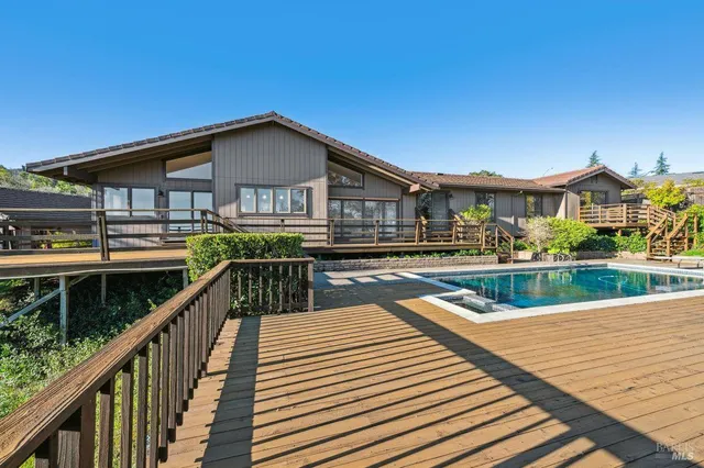 $1,595,000 | 120 Cabro Court, Novato, CA 94947