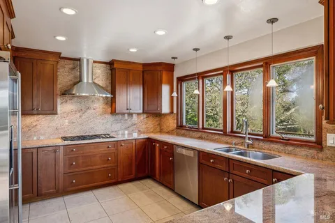 $1,595,000 | 120 Cabro Court, Novato, CA 94947