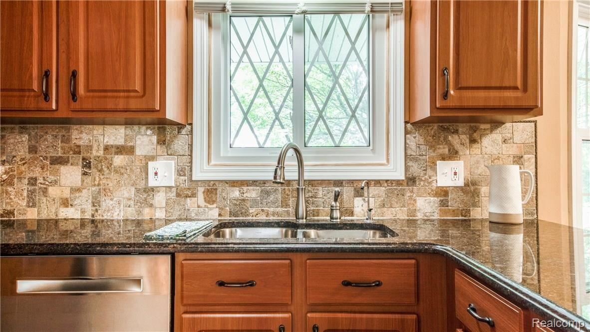 5097 Aintree Court Rochester, MI 48306 - Photo 6 of 41 Interiors (6 of 48).jpg