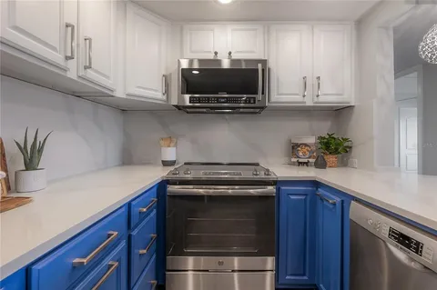 $575,000 | 4141 Bayshore Boulevard, Unit 1003, Tampa, FL 33611