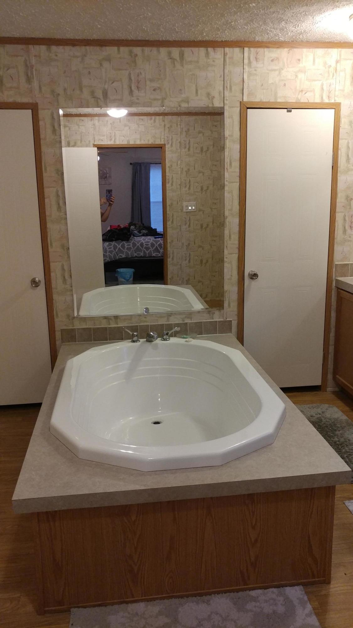 319 Delaware Road DeFuniak Springs, FL 32433 - Photo 13 of 22 a bathroom with a bathtub