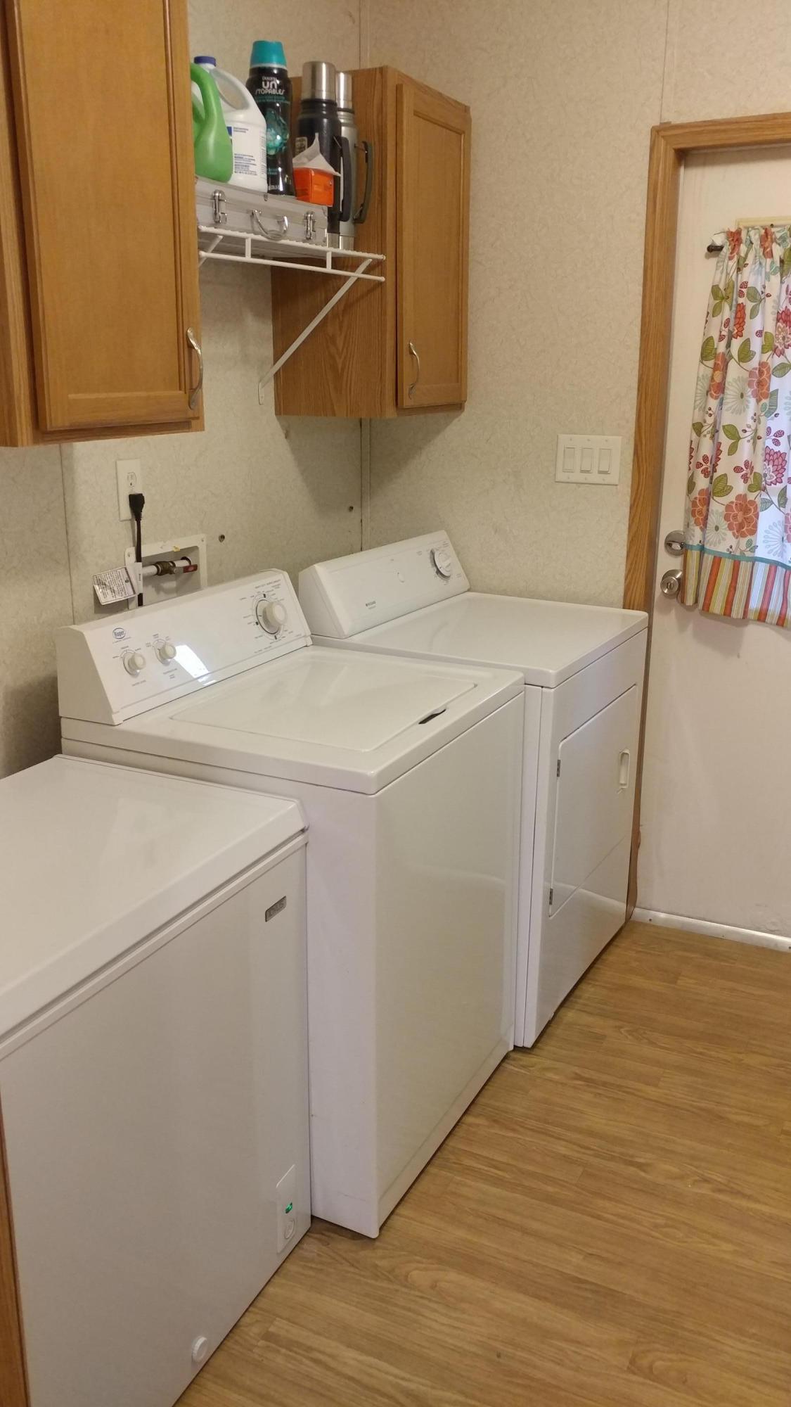 319 Delaware Road DeFuniak Springs, FL 32433 - Photo 6 of 22 a utility room with dryer and washer