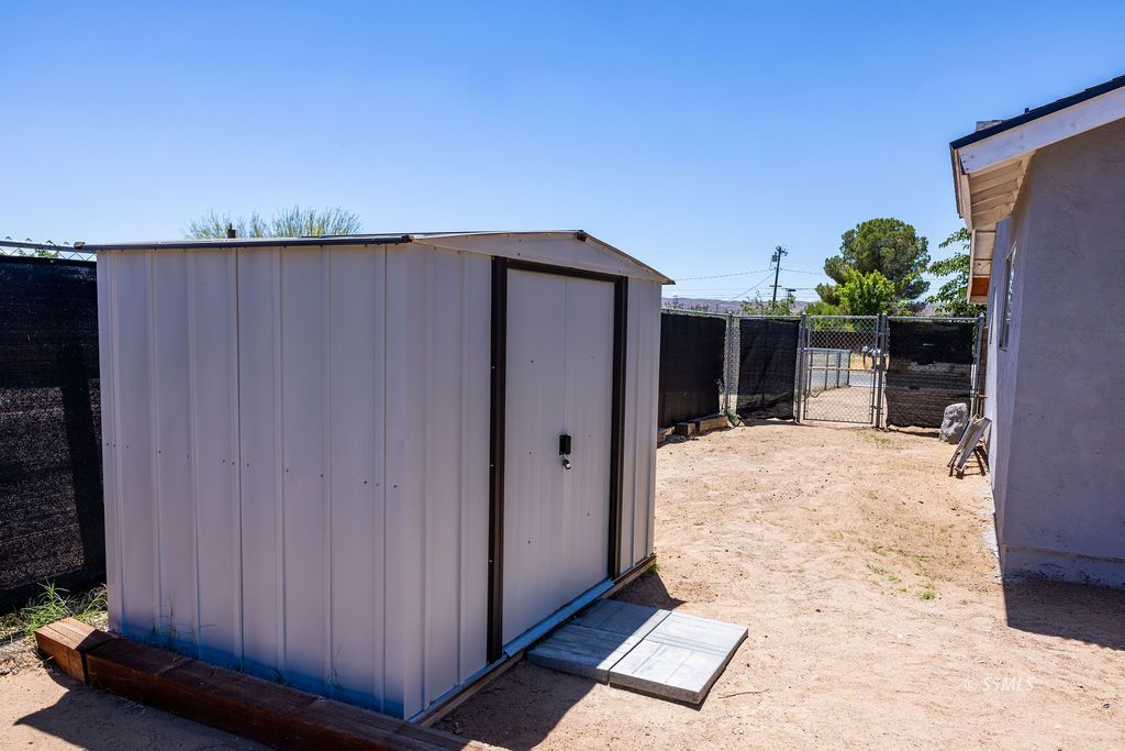 1036 West Mariposa Avenue Ridgecrest, CA 93555 - Photo 31 of 33
