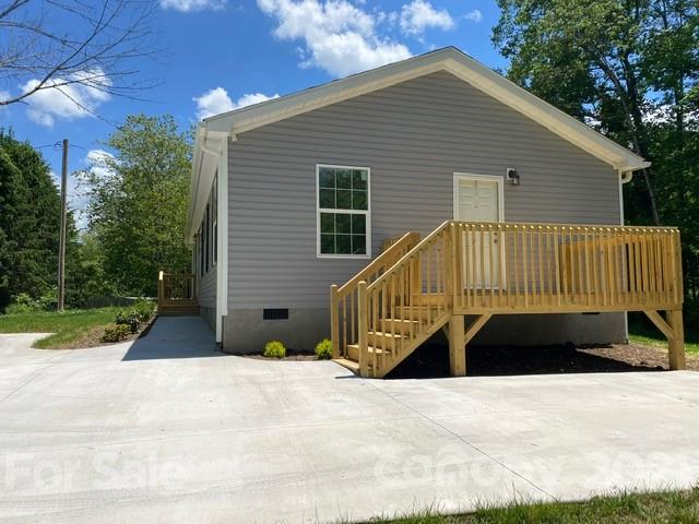 318 Souther Road Fletcher, NC 28732 - Photo 2 of 19 a front view of a house with a yard