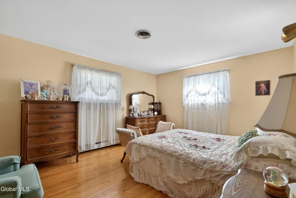 $349,900 | 20 Willow Street, Rotterdam, NY 12306