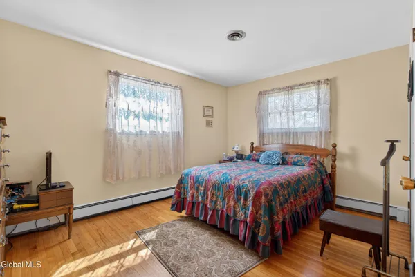 $349,900 | 20 Willow Street, Rotterdam, NY 12306