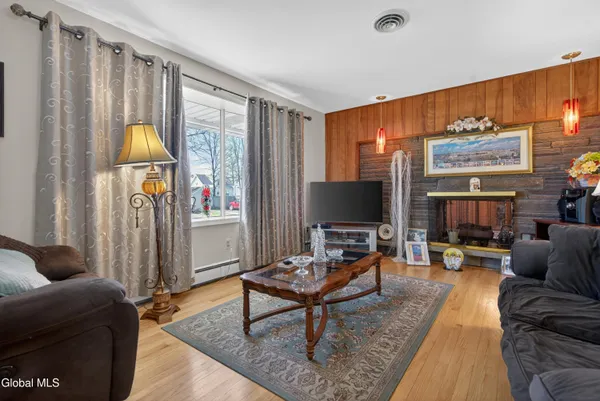 $349,900 | 20 Willow Street, Rotterdam, NY 12306