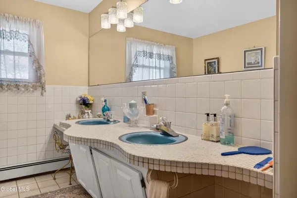 $349,900 | 20 Willow Street, Rotterdam, NY 12306