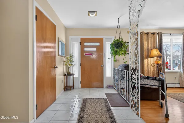 $349,900 | 20 Willow Street, Rotterdam, NY 12306