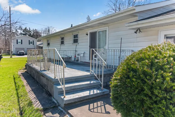 $349,900 | 20 Willow Street, Rotterdam, NY 12306