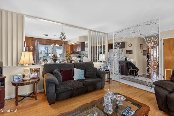 $349,900 | 20 Willow Street, Rotterdam, NY 12306